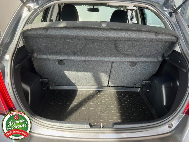 TOYOTA Yaris 1.3 5 porte Lounge - PER NEOPATENTATO -