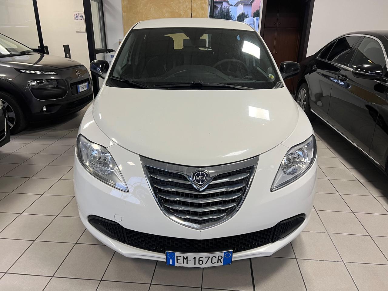 Lancia Ypsilon 0.9 TwinAir 85 CV 5 porte Metano Ecochic Silver