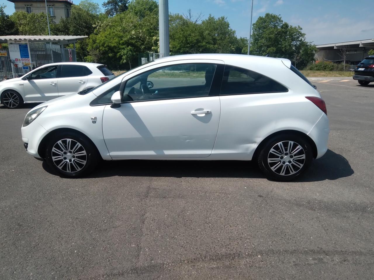 Opel Corsa 1.2 80CV 3 porte GPL-TECH Club x neopatentati