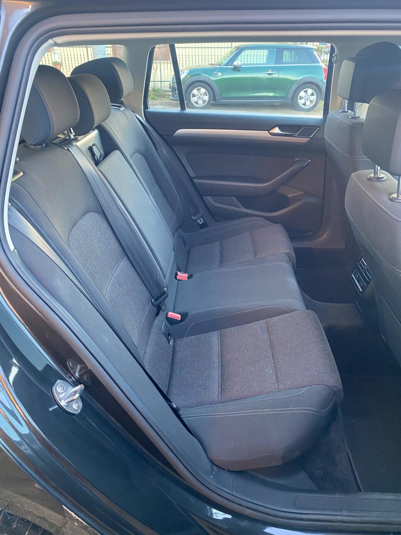 Volkswagen Passat Variant 1.6 TDI SCR DSG Business BMT