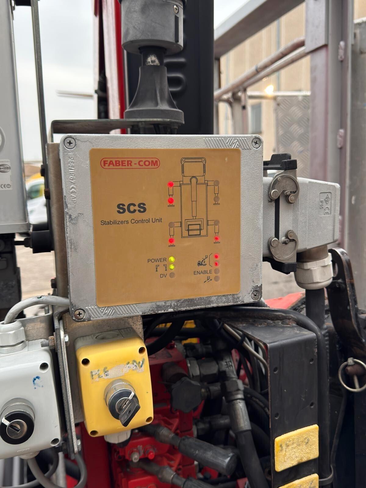 Camion pianale IVECO Daily 35-e4 con gru