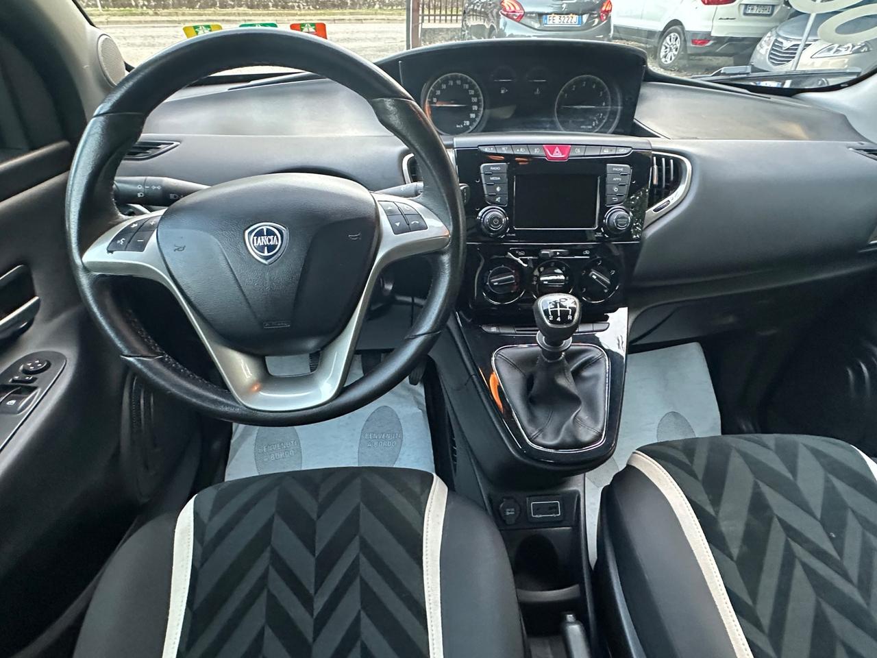 Lancia Ypsilon 1.2 69 CV 5 porte Silver