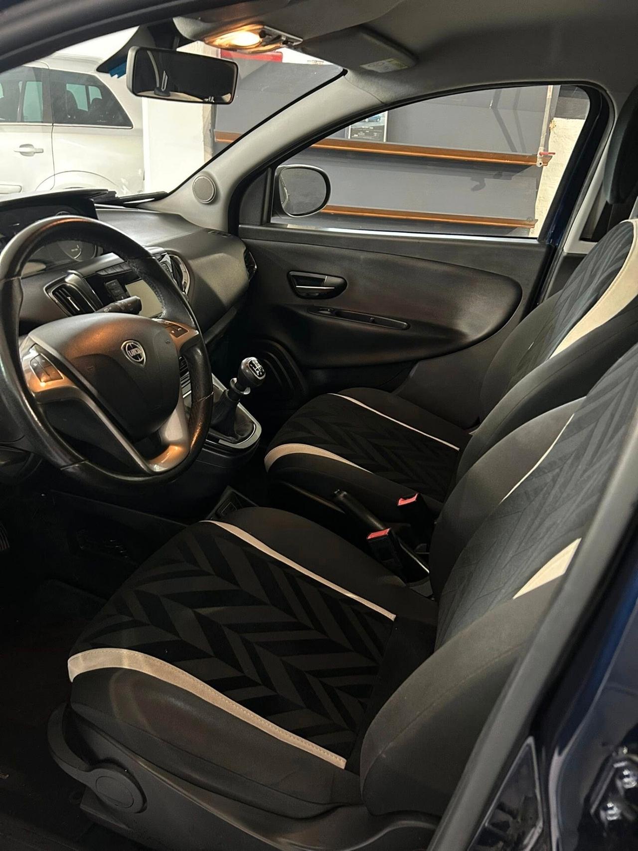 Lancia Ypsilon 1.2 69 CV 5 porte Gold -2017