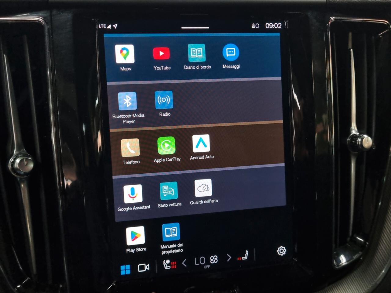 Volvo XC 60 T6 Recharge Plug-in Hybrid AWD automatico Plus Bright