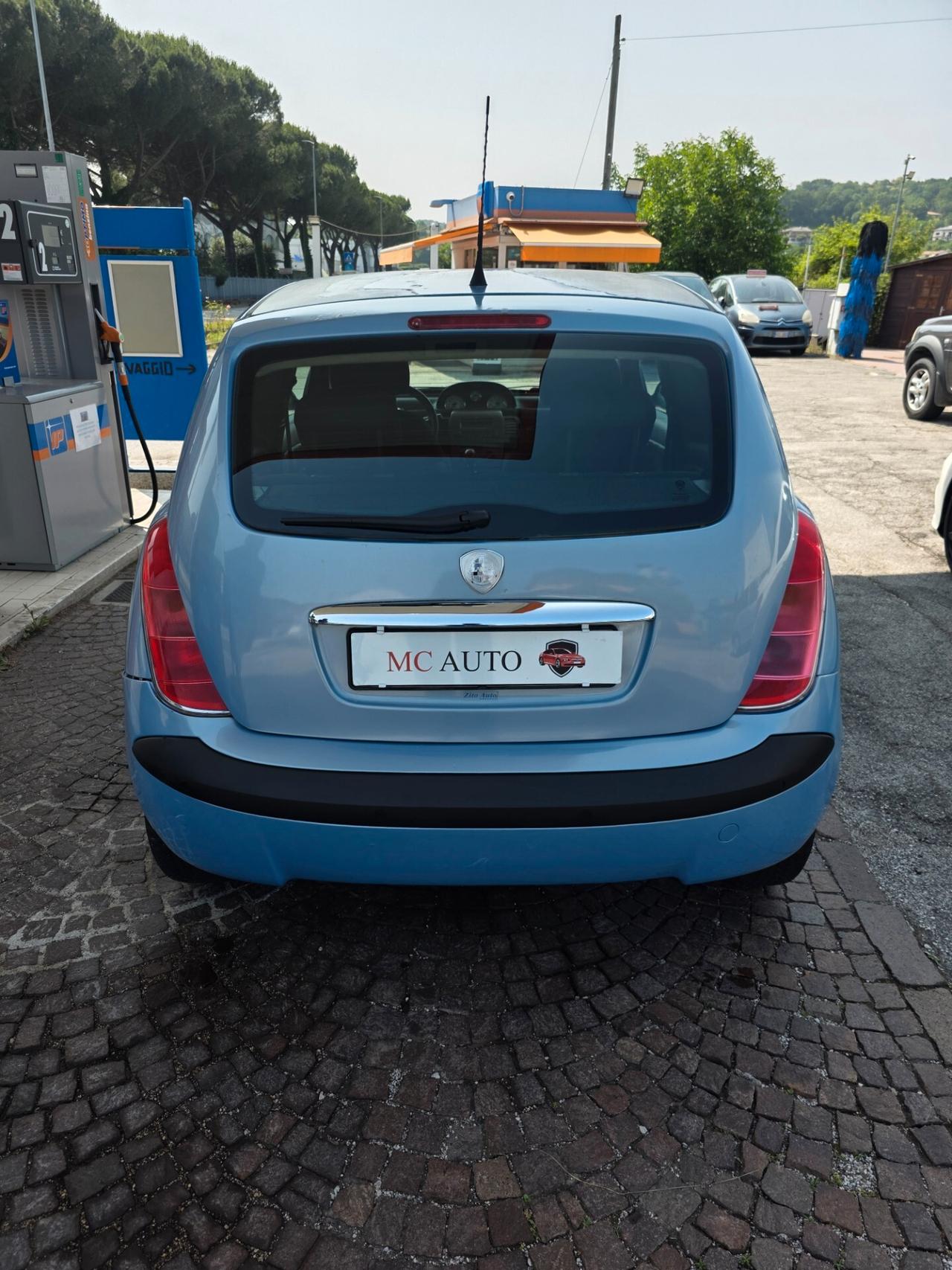 Lancia Ypsilon 1.2 con 140.000km