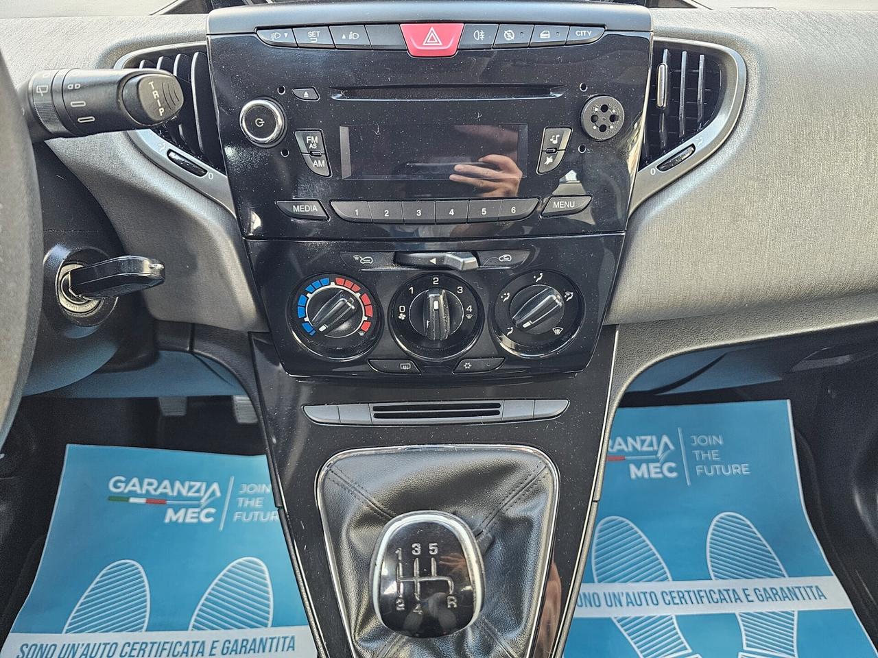 Lancia Ypsilon 1.2 69 CV 5 porte S&S Silver - NeoPatentati