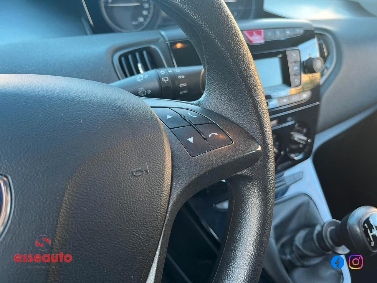 Lancia Ypsilon 1.0 FireFly 5 porte S&S Hybrid Ecochic Silver