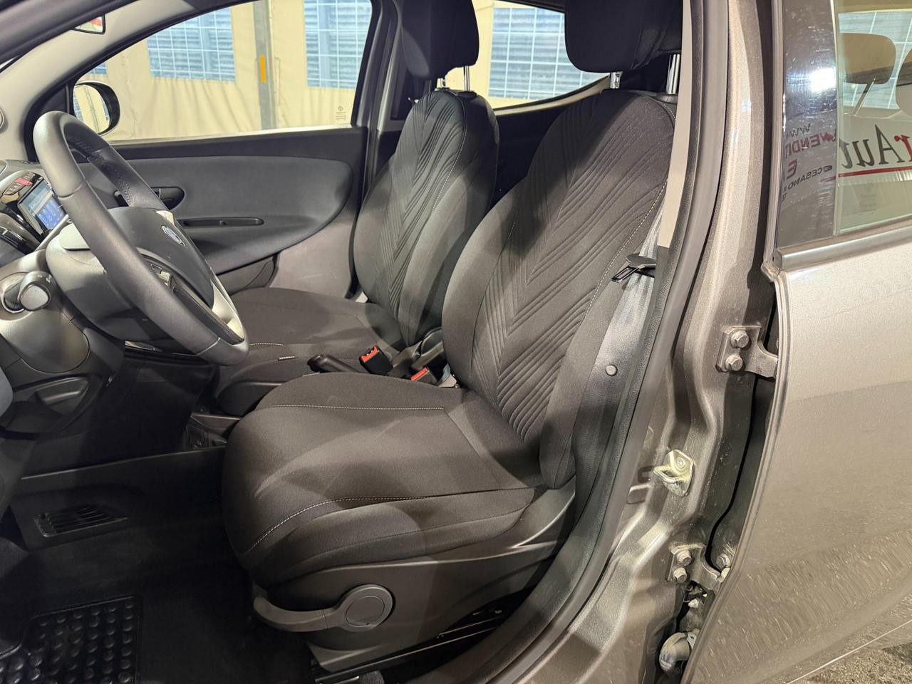 Lancia Ypsilon 1.0 firefly hybrid Gold s&s 70cv