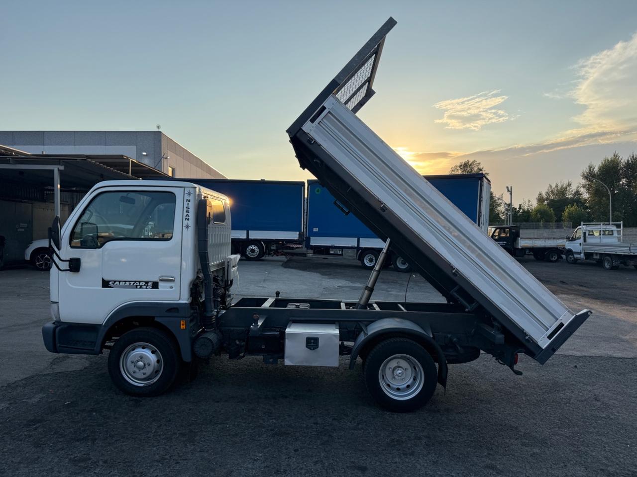 Nissan Cabstar 3.0 Diesel 120 Cv Trilaterale