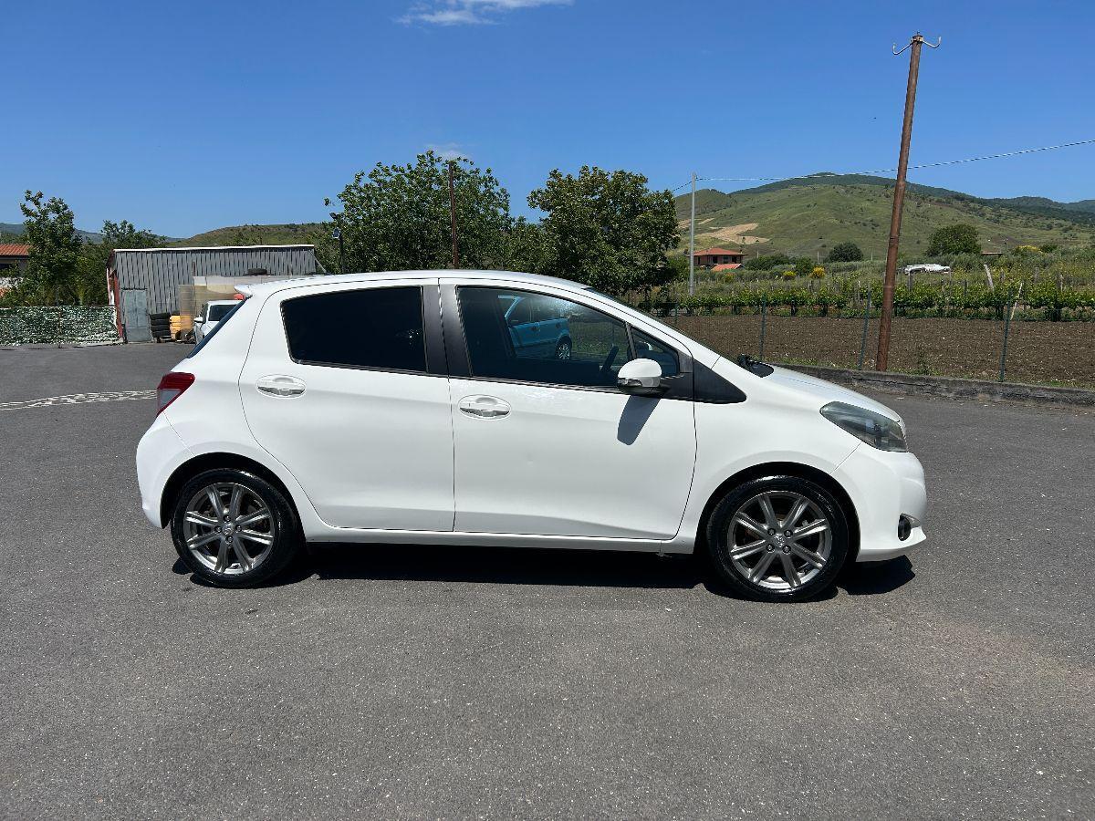 TOYOTA - Yaris - 1.4 D-4D 5p. Lounge NAVI TELECAMERA