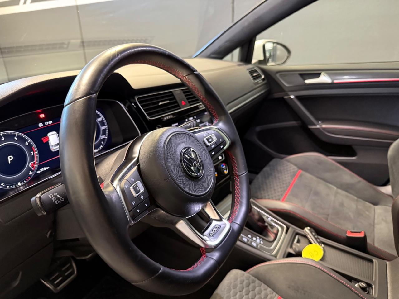 Volkswagen Golf GTI Performance 2.0 245 CV Honeycomb