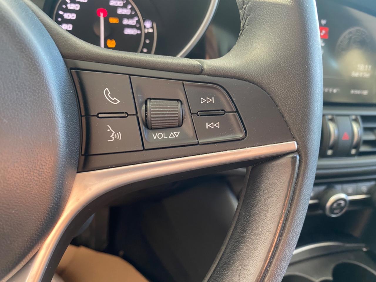 Alfa Romeo Giulia 2.2 TurboD B-tech AT8 FULL LED2020