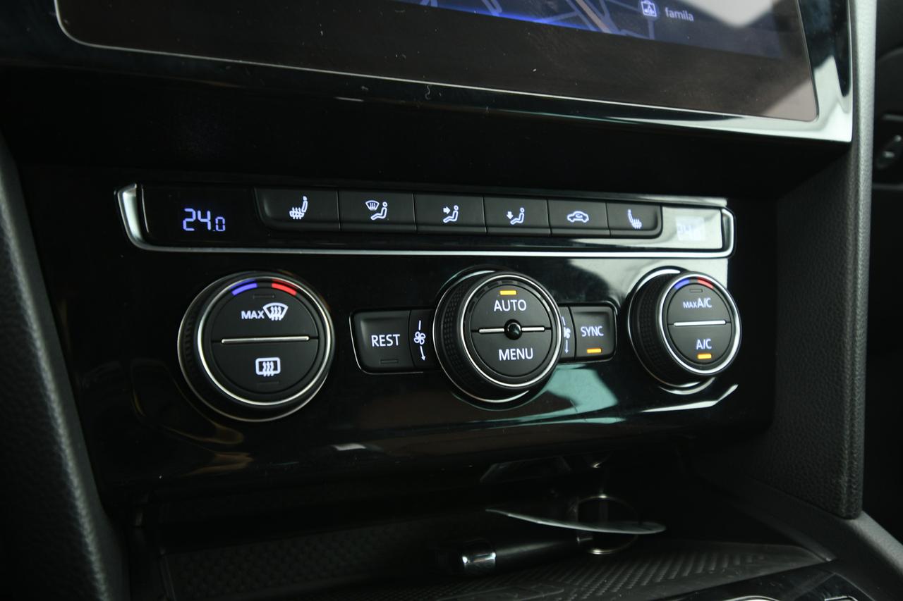 VOLKSWAGEN Passat Variant 2.0 tdi Executive 150cv dsg PELLE+ACC+APP CONNECT