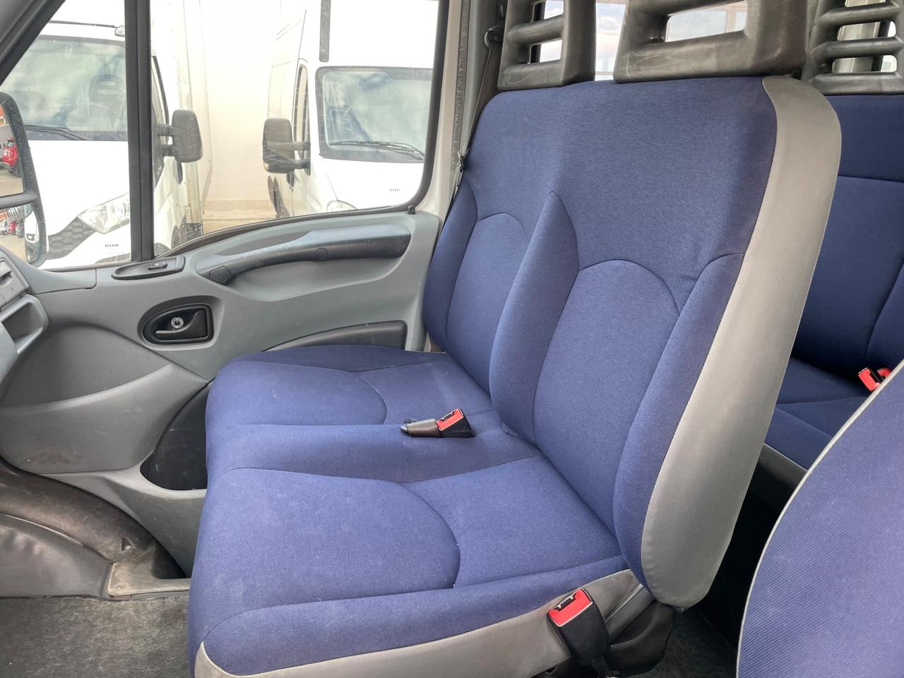 Iveco Daily 35c18 sette posti ribaltabile