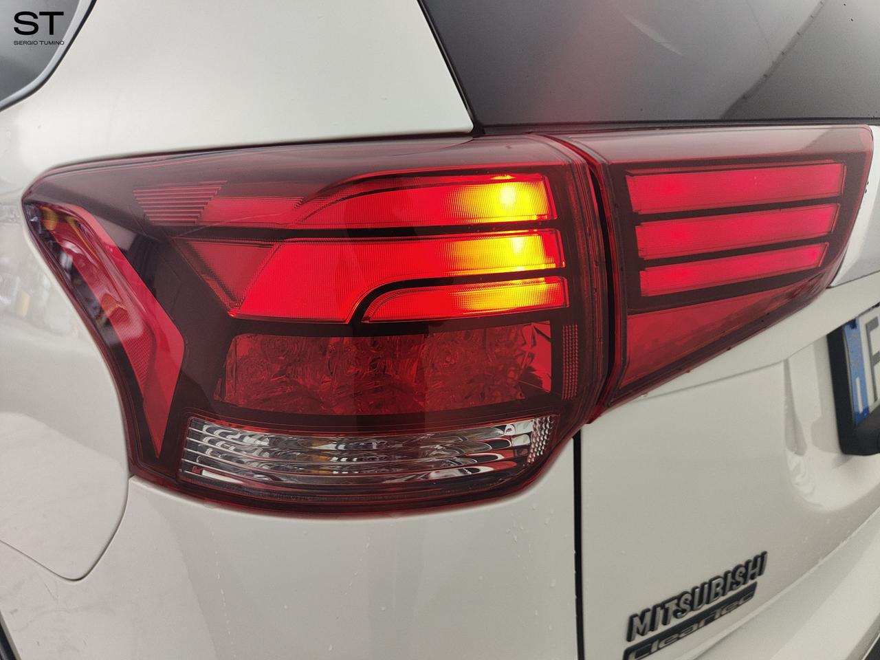 MITSUBISHI Outlander 3ª serie - Outlander 2.2 DI-D 4WD Instyle 7p.