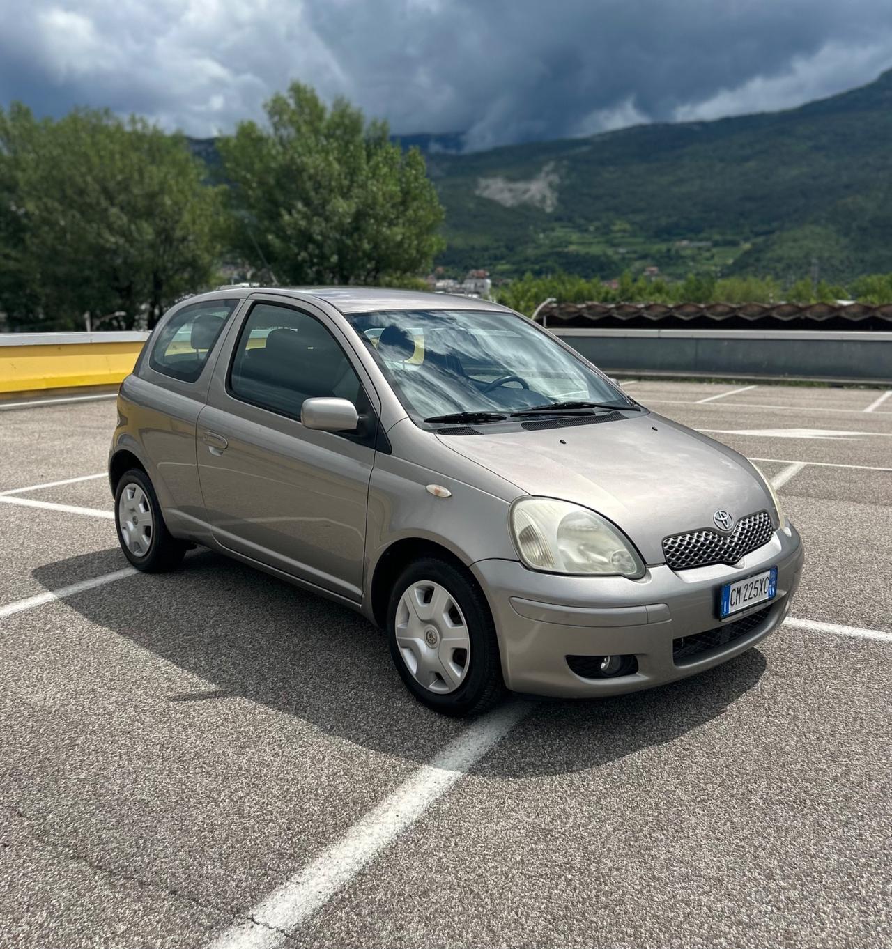 Toyota Yaris 1.3i 16V cat Sol Neopatentati