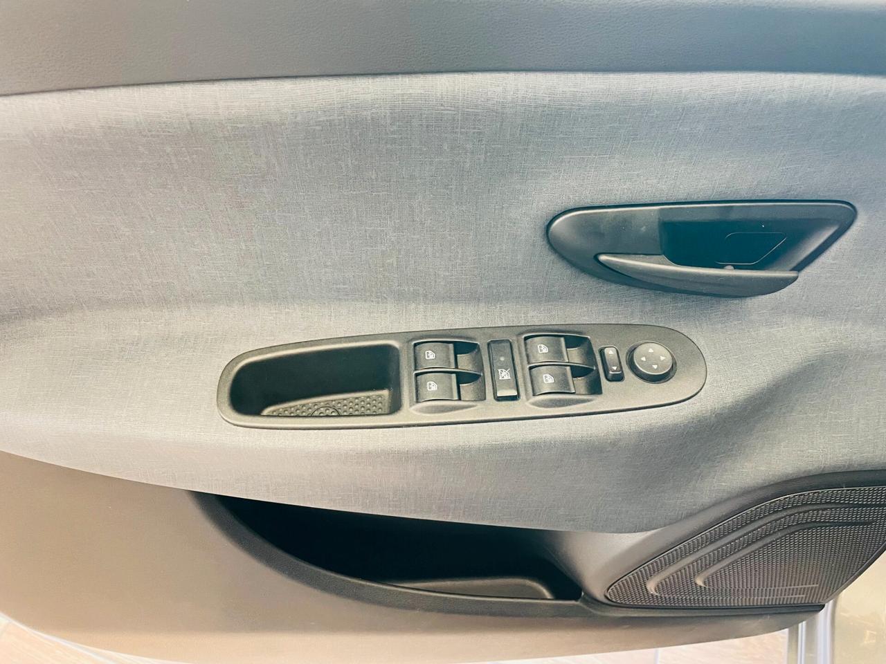 Lancia Ypsilon 1.0 Hybrid Ecochic Silver