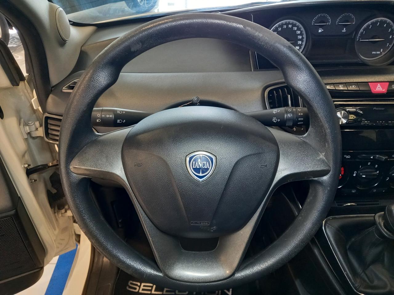 Lancia Ypsilon 1.2 69 CV 5 porte Silver