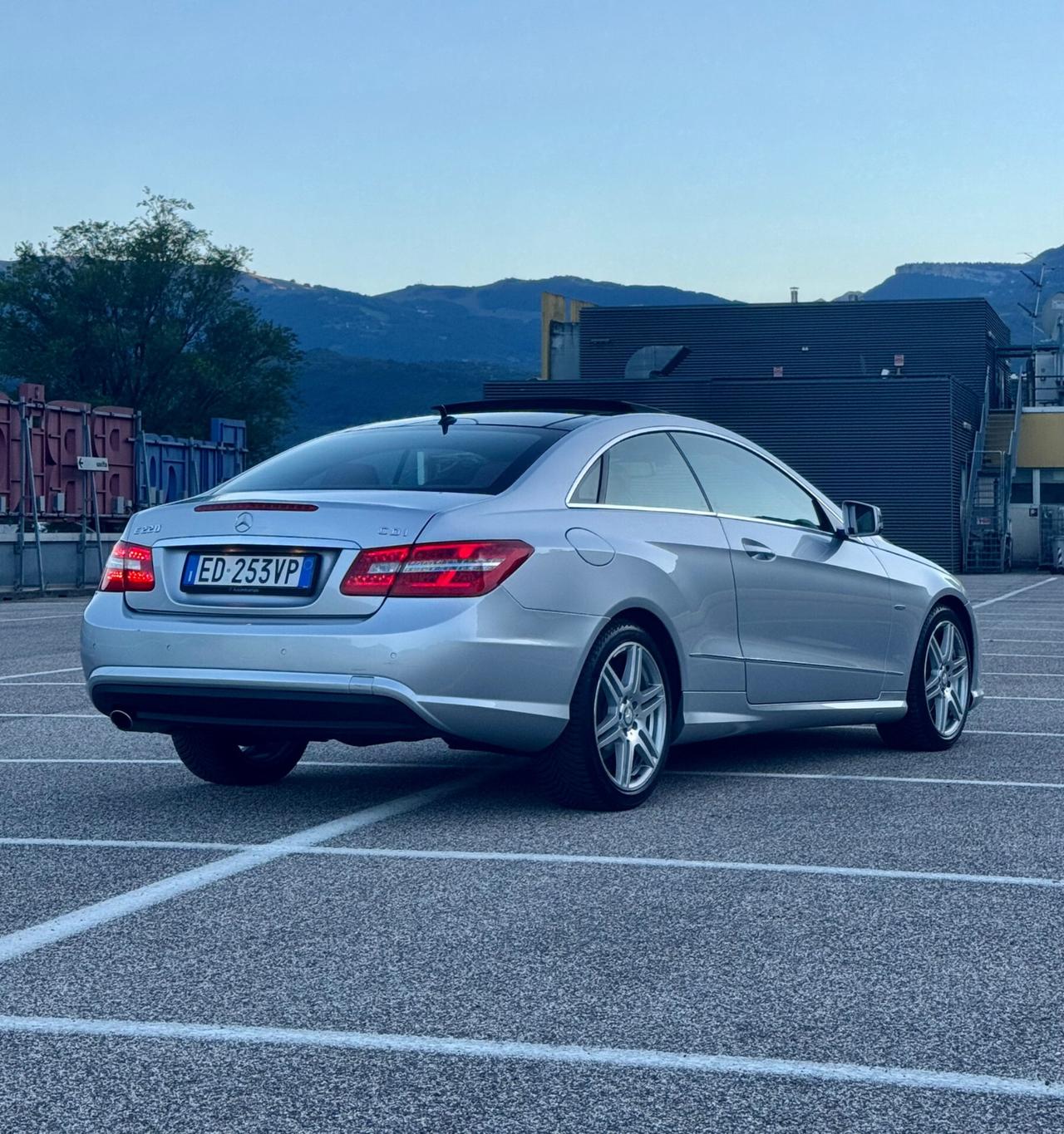Mercedes-benz E220 AMG FULL OPTIONAL