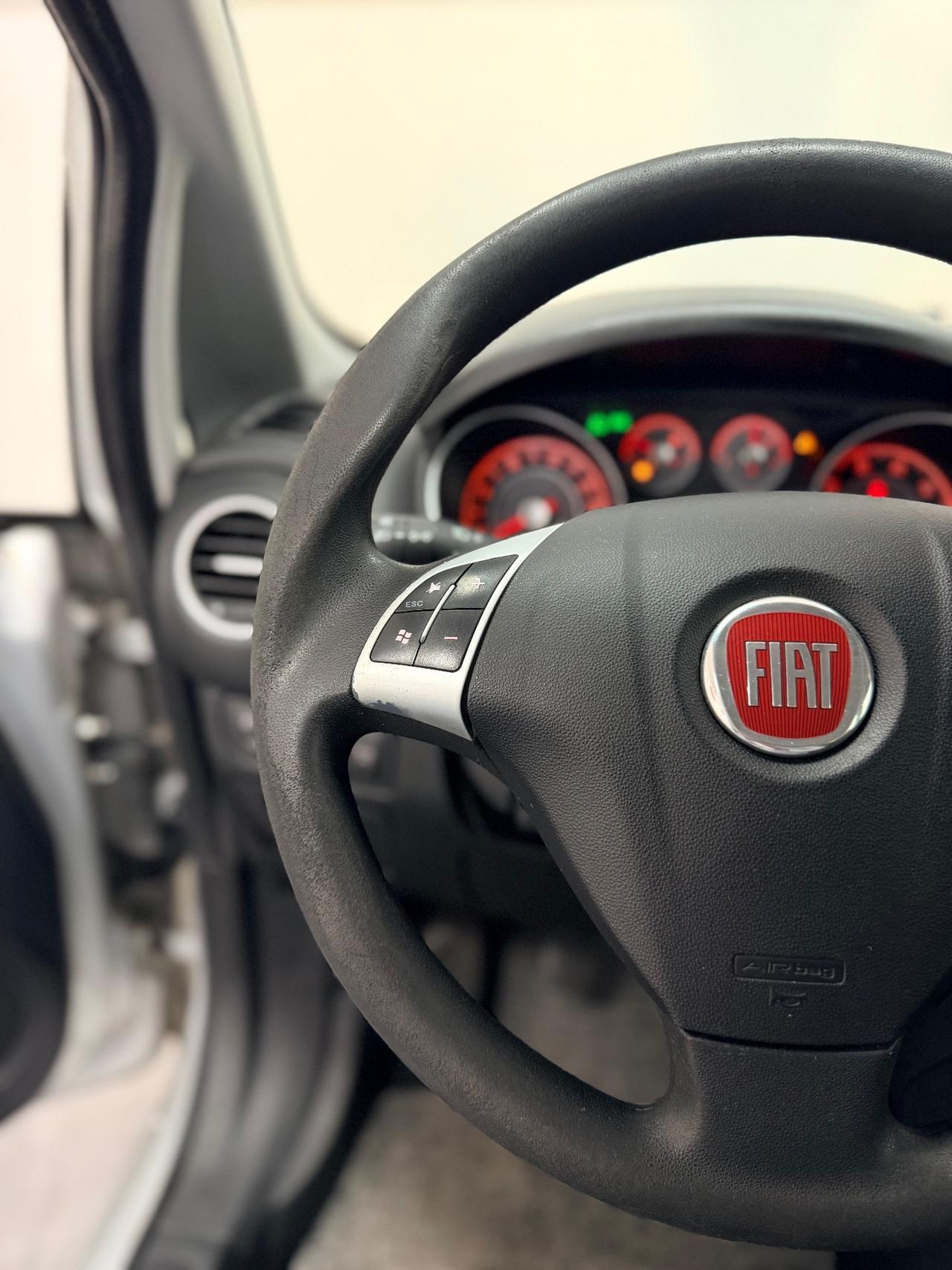 Fiat Punto 1.4 8V 5P GPL Lounge 01/2013 Neopatentati