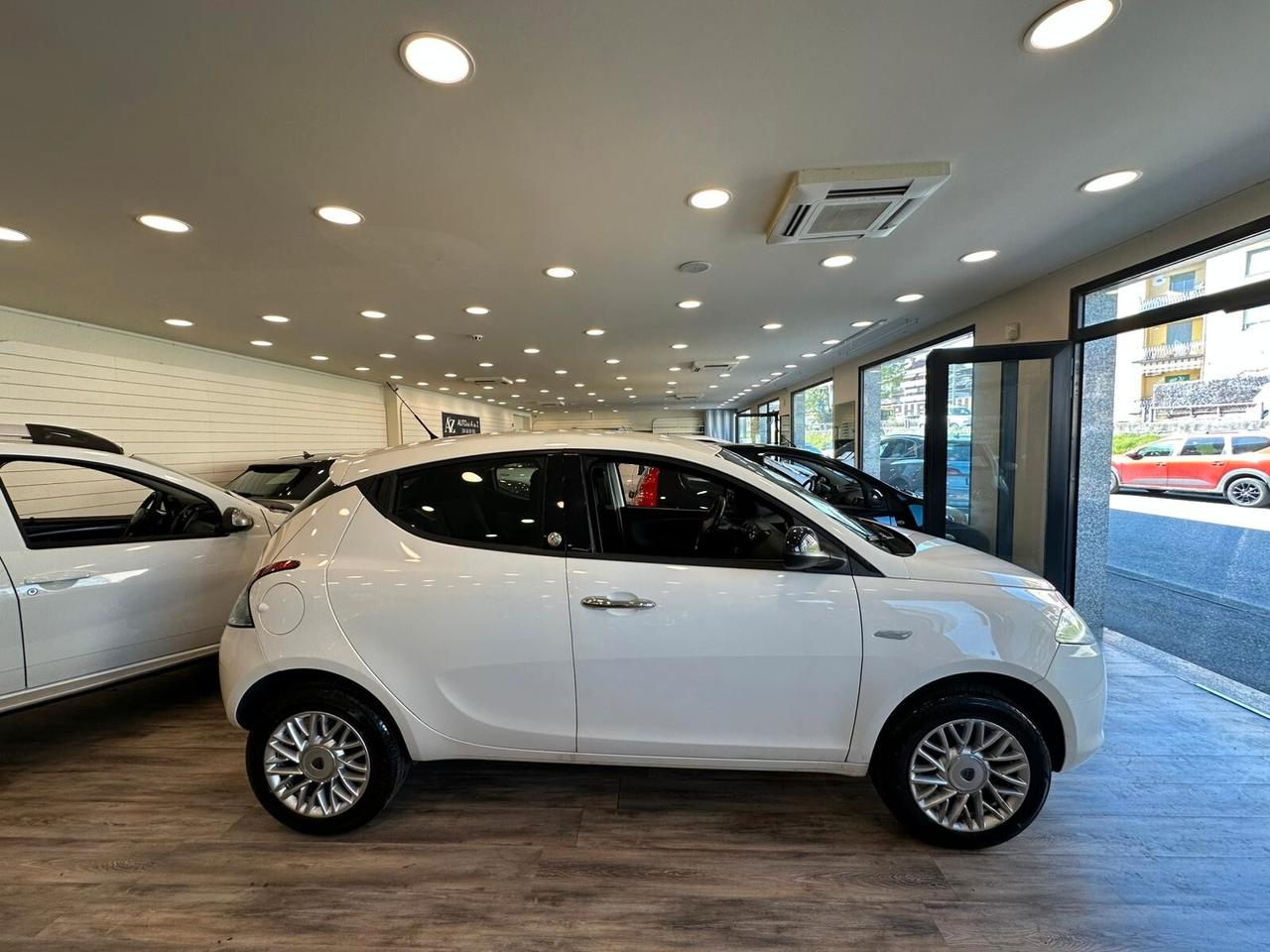 Lancia Ypsilon 0.9 TwinAir 85 CV 5 porte Metano Ecochic Gold