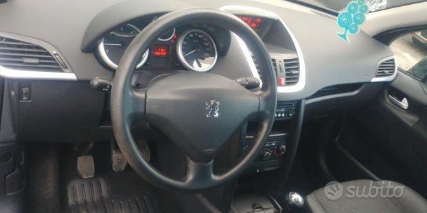Peugeot 207 1.4 HDi 70CV 5 porte NEO PATENTATI CLIMA MULTIFUNZIONE COMANDI VOLANTE