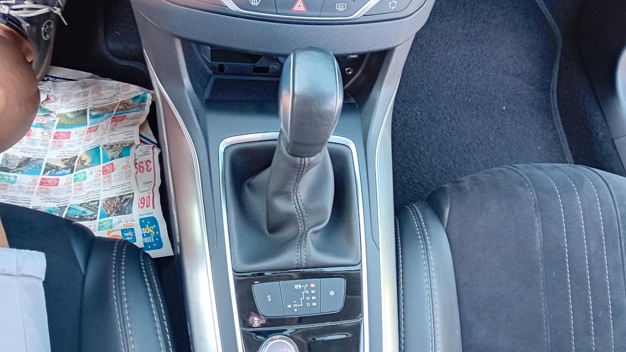 Peugeot 308 BlueHDi 120 S&S EAT6 SW Allure