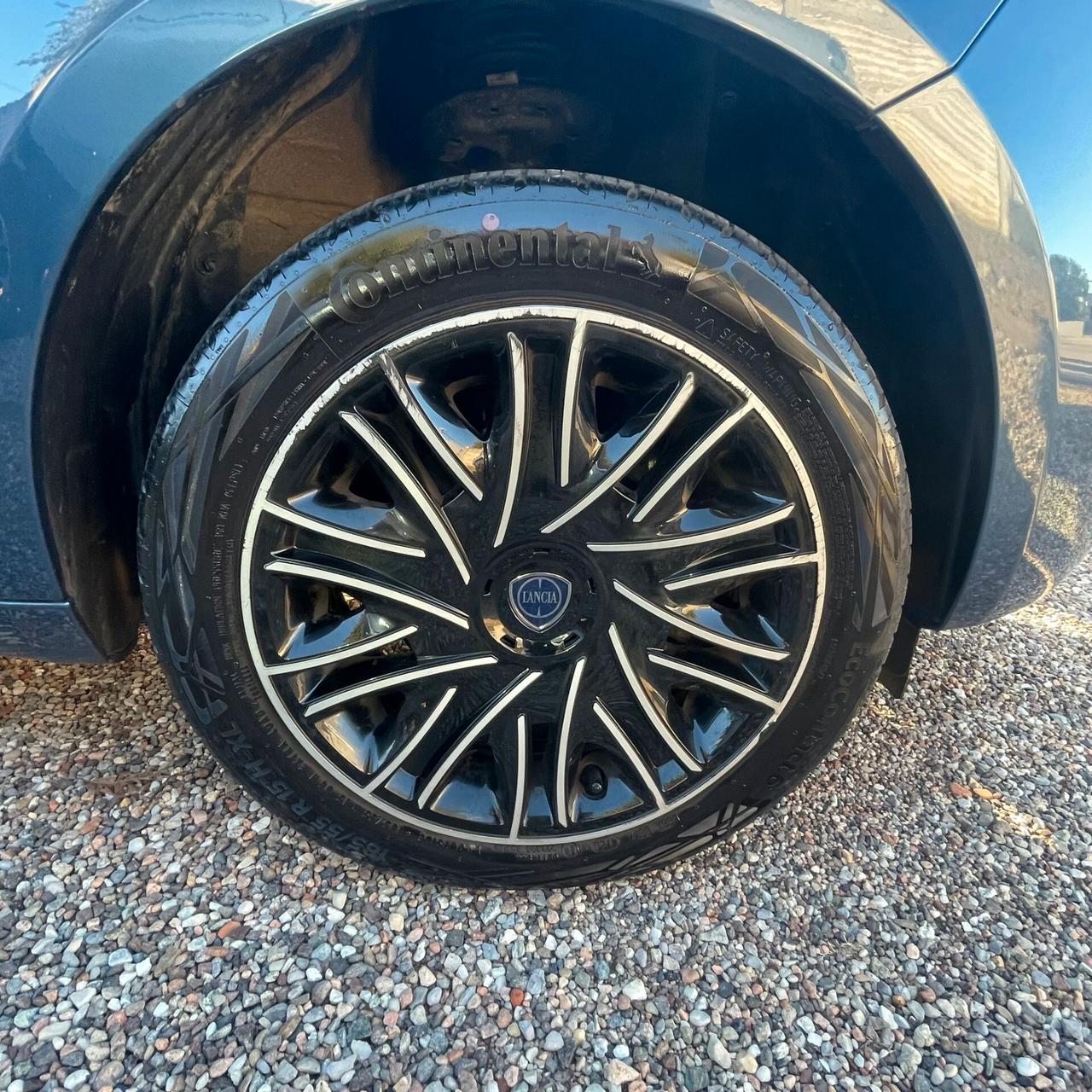 Lancia Ypsilon 1.0 FireFly 5 porte S&S Hybrid Ecochic Silver