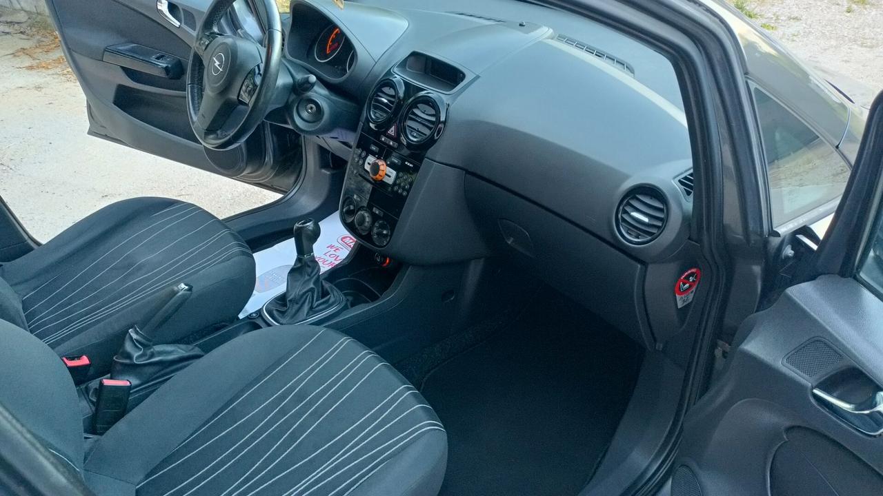 Opel Corsa 1.2 benzina GPL anno 2010 chilometri 170.000