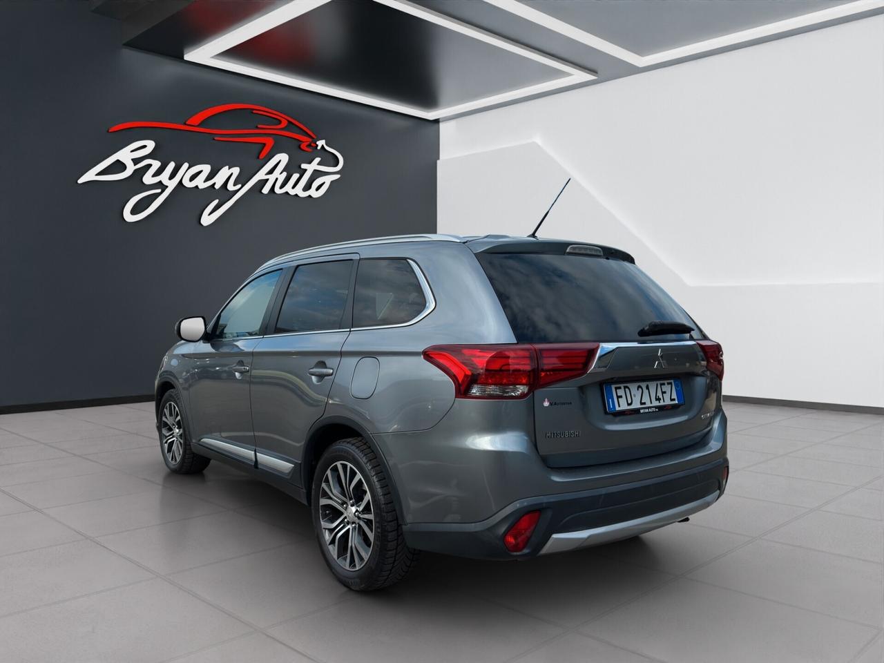 Mitsubishi Outlander 2.2 DI-D 4WD Instyle Plus Navi Diamond Pack 7P