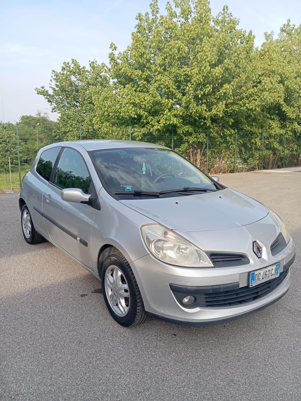 Renault Clio 1.2 16V 3 porte Luxe