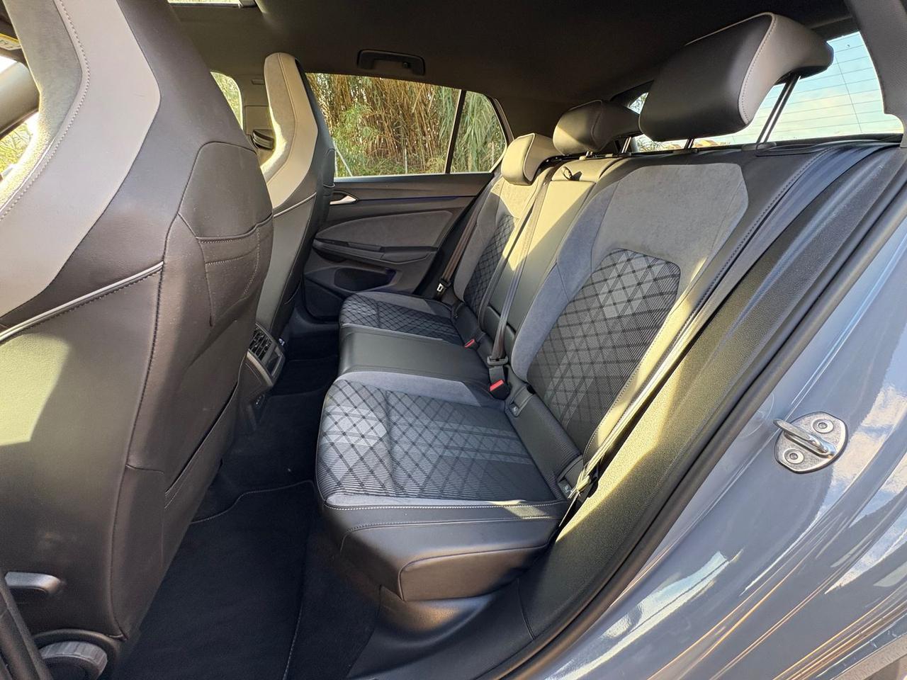 Volkswagen Golf 2.0 TDI R Line #7276