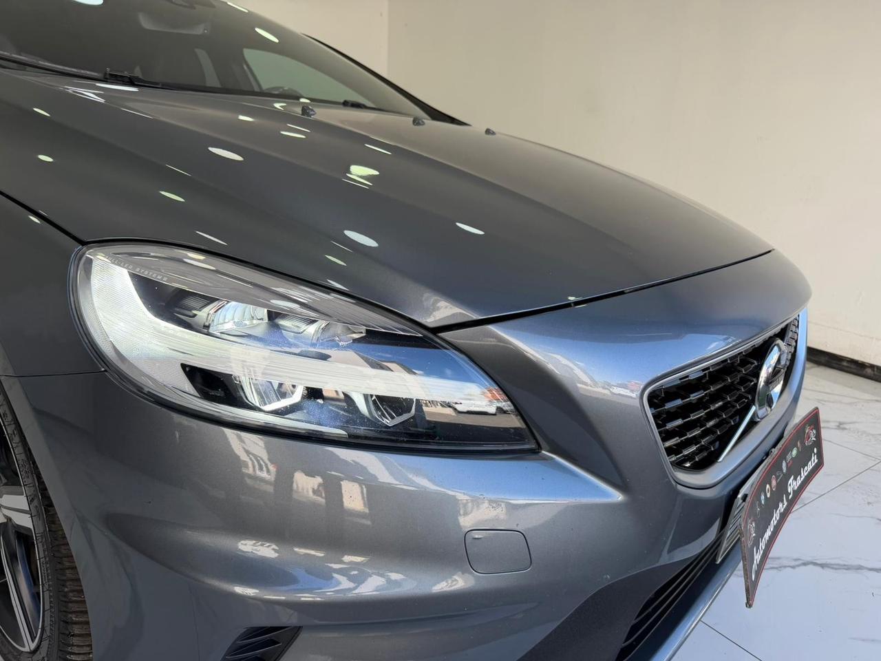Volvo V40 D3 R-design-GARANTITA-2018