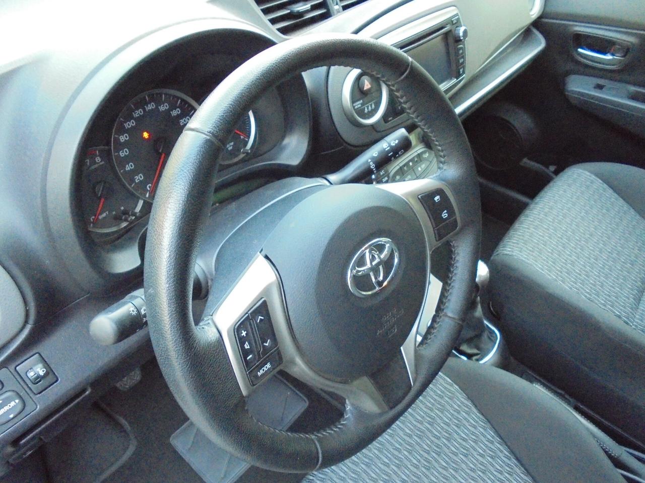 TOYOTA YARIS 1.0 VVT-i 5P ACTIVE – UNIPROPRIETARIO-