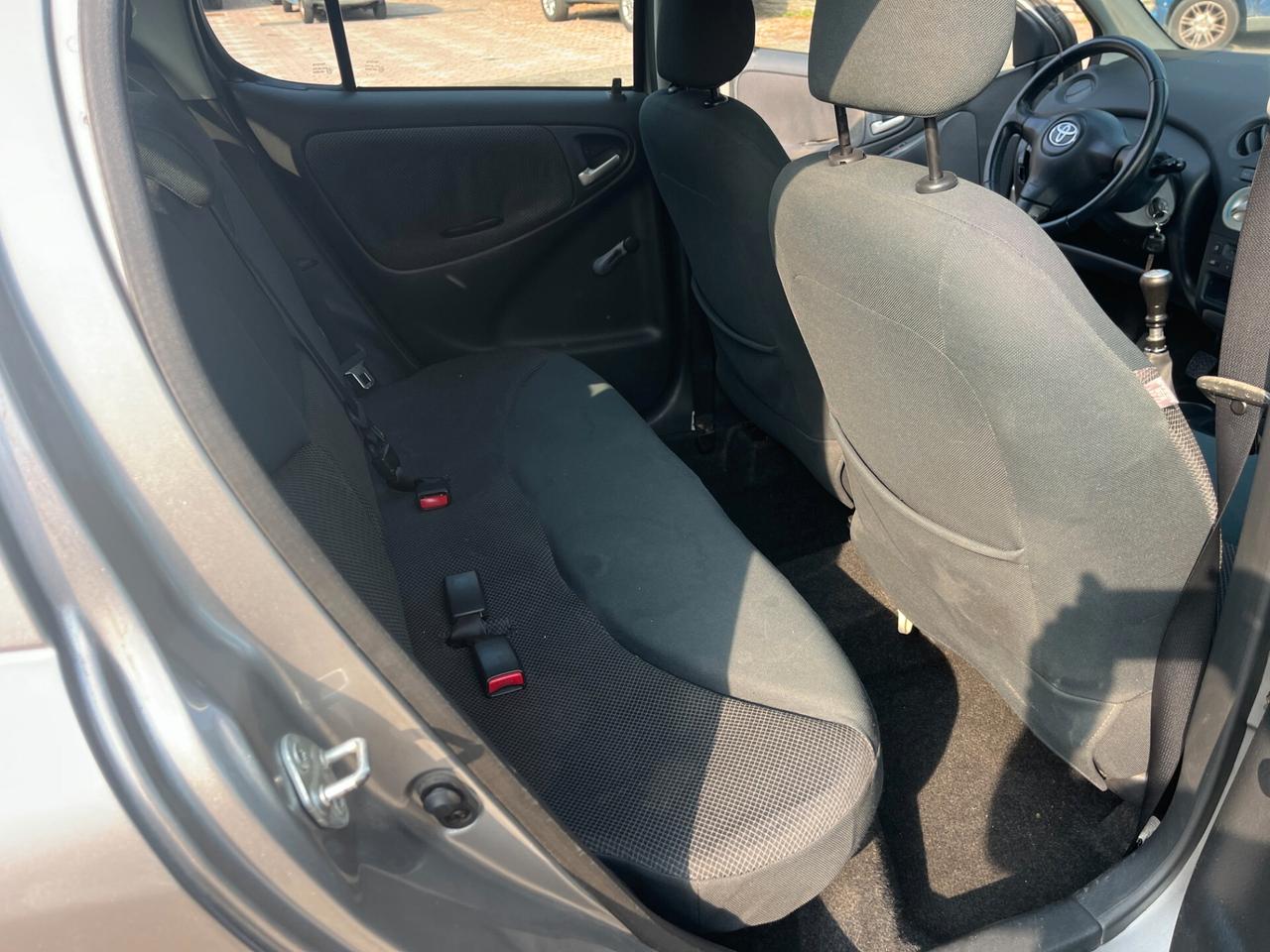 Toyota Yaris 1.0i 16V cat 5 porte