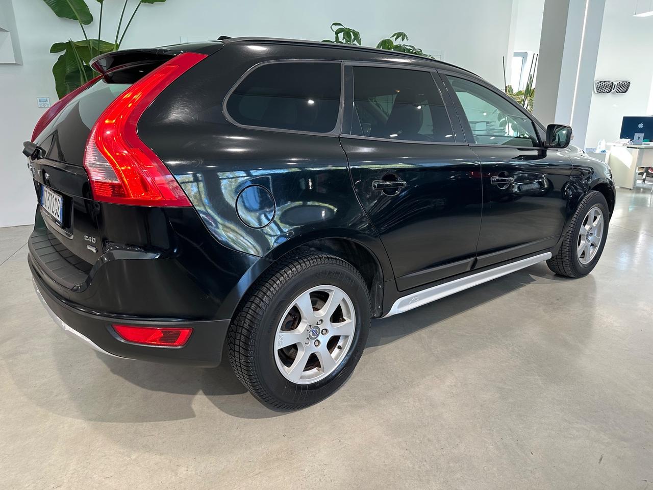 Volvo XC 60 2.4 D 175 CV FWD Geartronic Momentum