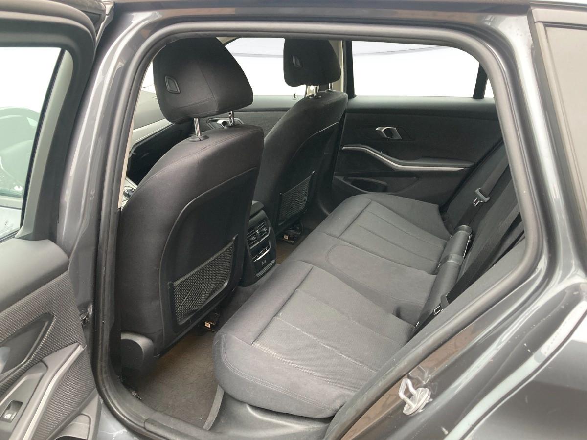 BMW 320d Touring mhev 48V xdrive auto