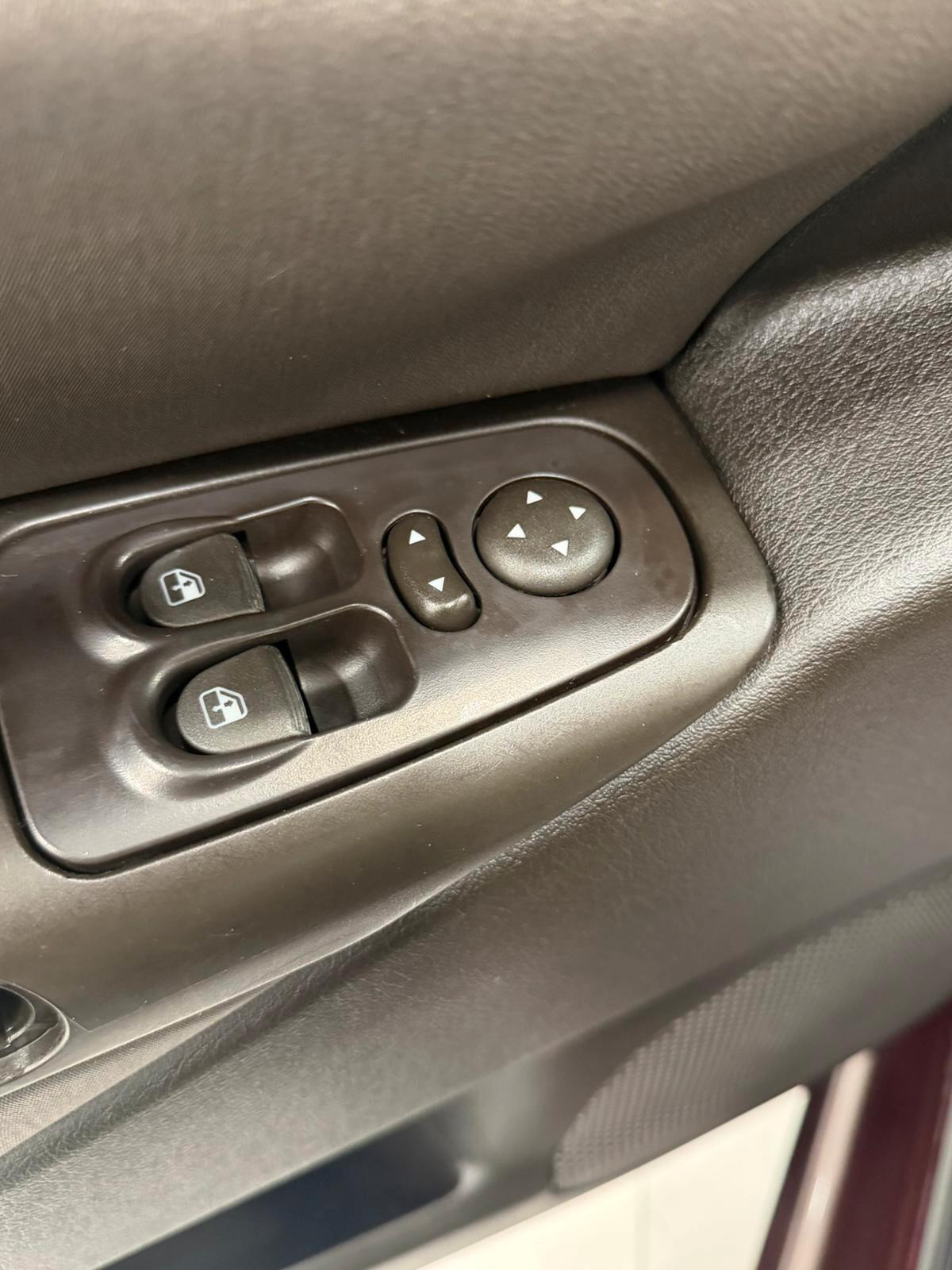 Lancia Ypsilon 1.3 MJT 75 CV