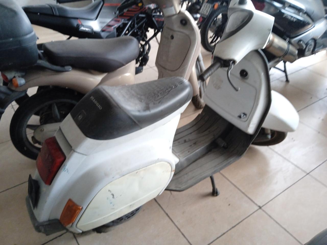 Piaggio Vespa 50 LXV