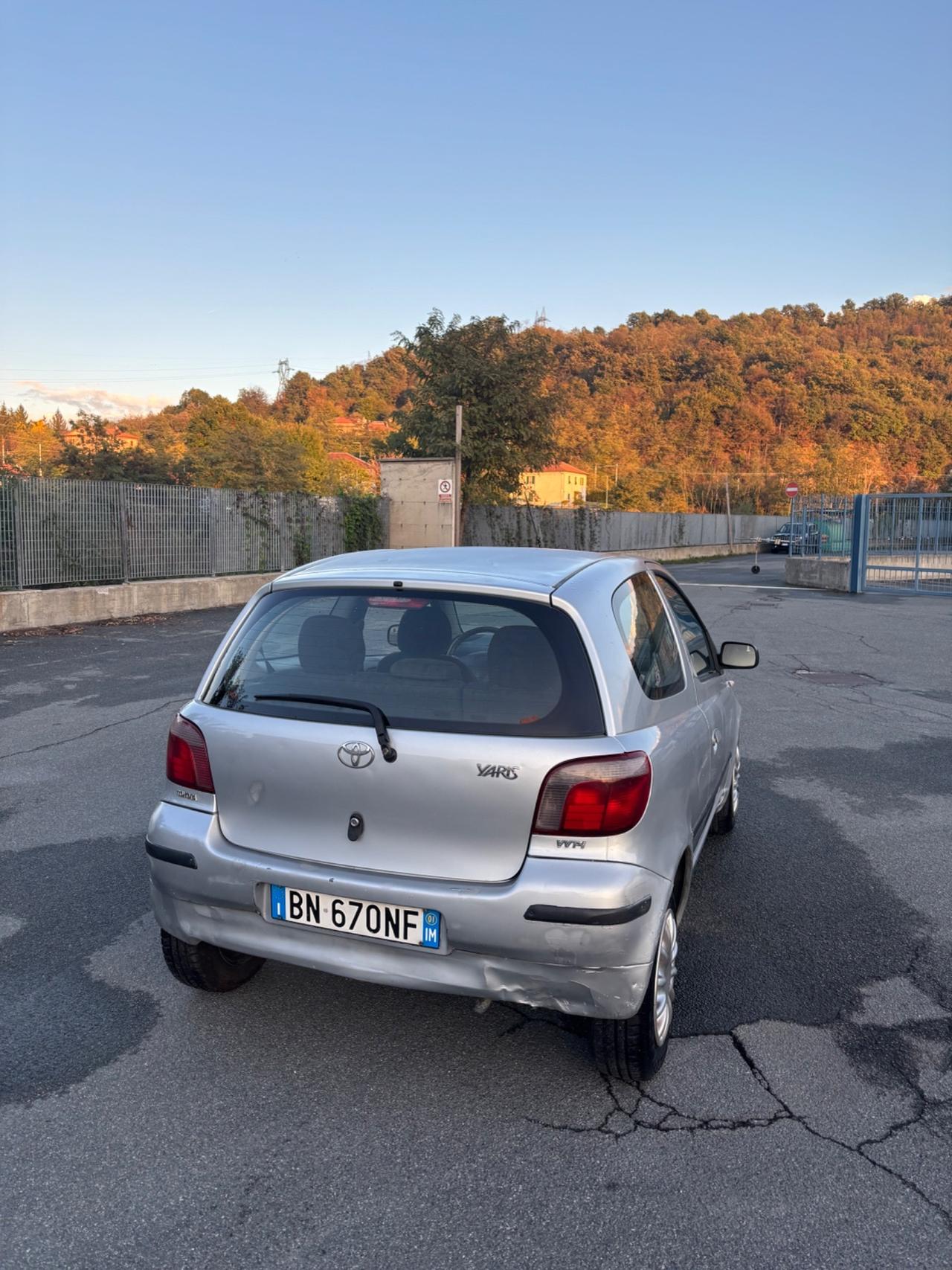 Toyota Yaris 1.0i 16V cat 3 porte Sol