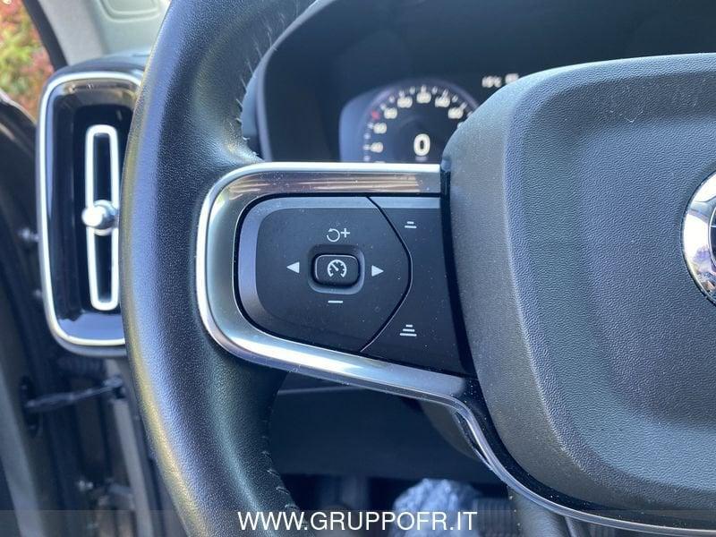 Volvo XC40 B4 AWD Geartronic Momentum Pro