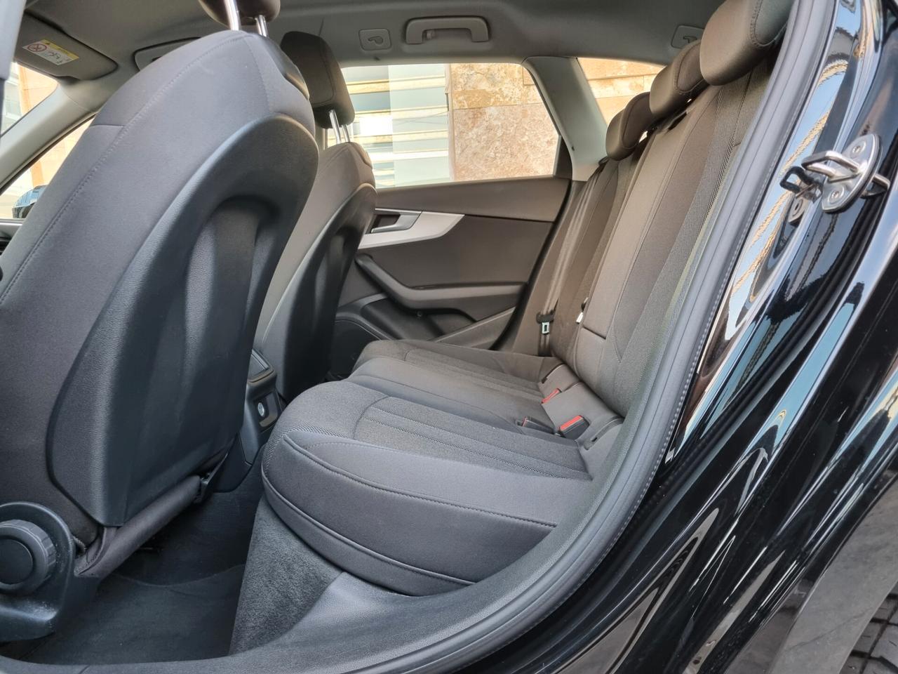 Audi A4 V Avant 30 2.0 tdi mhev 136cv s-tronic