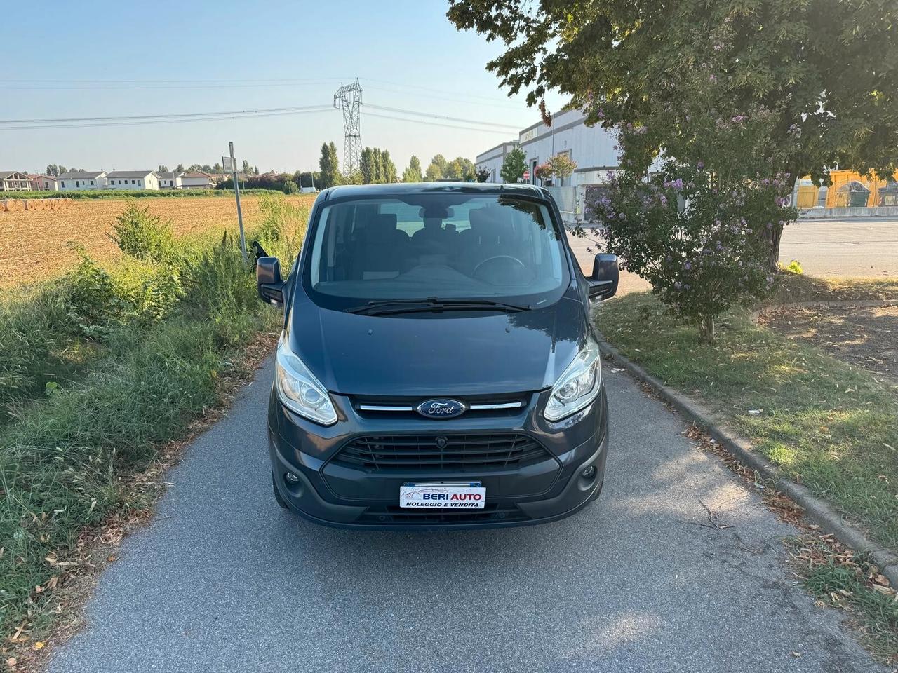 Ford Tourneo Custom 8 posti allestimento Titanium