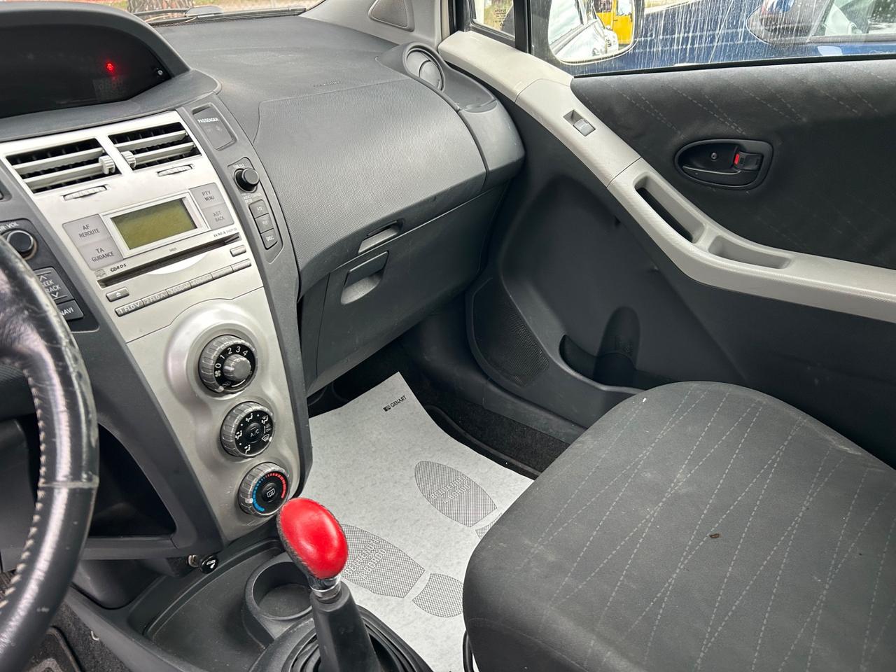 Toyota Yaris 1.0 benzina 5 porte *NEOPATENTATI*