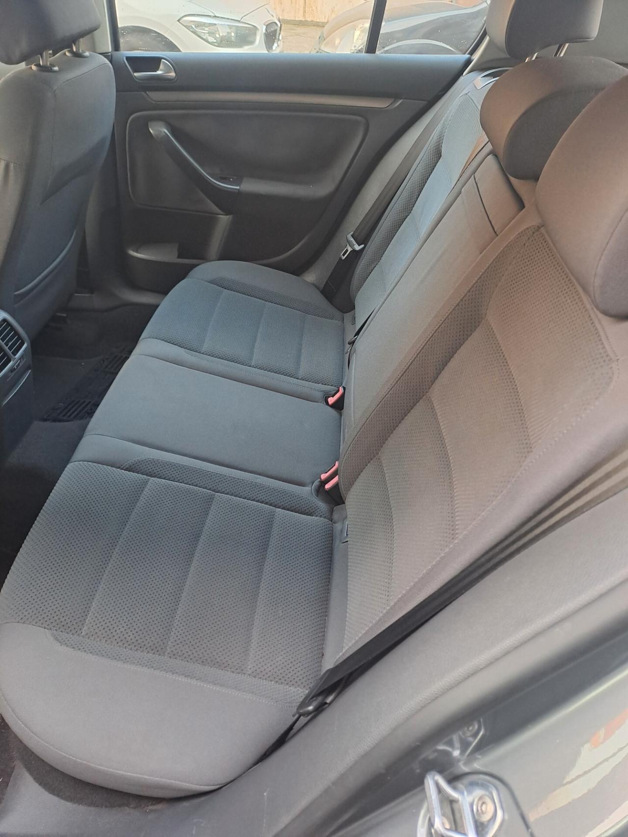 Volkswagen Golf 1.6 16V FSI 5p. Comfortline