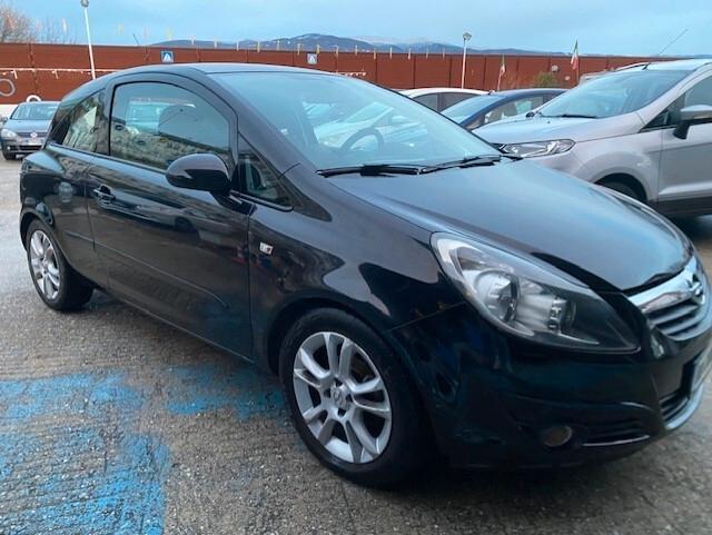 Opel Corsa 1.2 3 porte Club