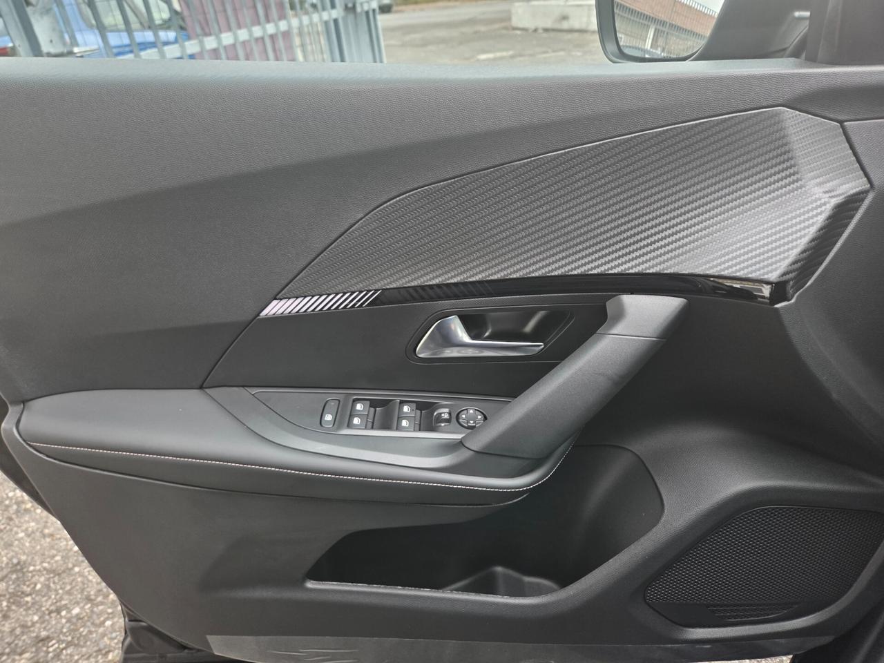 Peugeot 2008 ALLURE 100 CV KMO NESSUN OBBLIGO FINANZIARIO