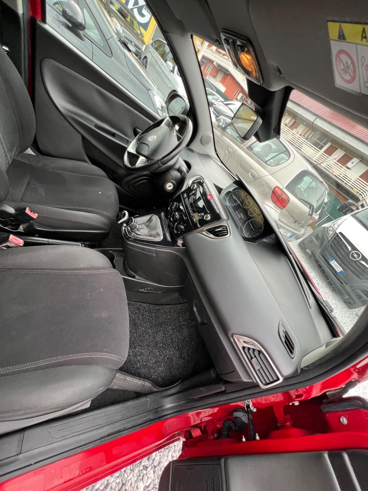 Lancia Ypsilon 1.2 69 CV 5 porte Platinum