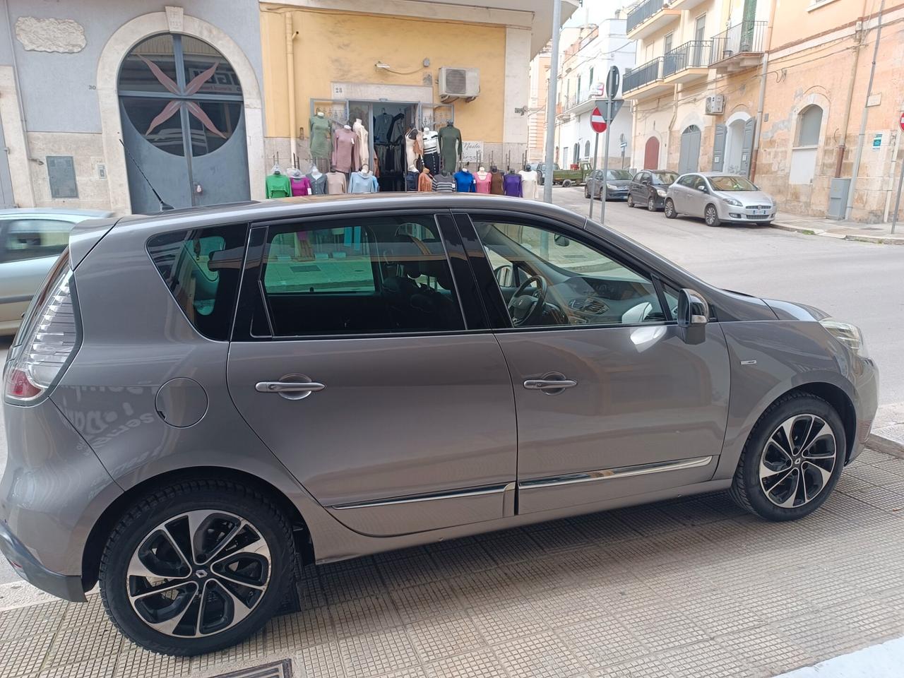 Renault Scenic Scénic dCi 110 CV LIMITED BOSE NAVI CAMERA