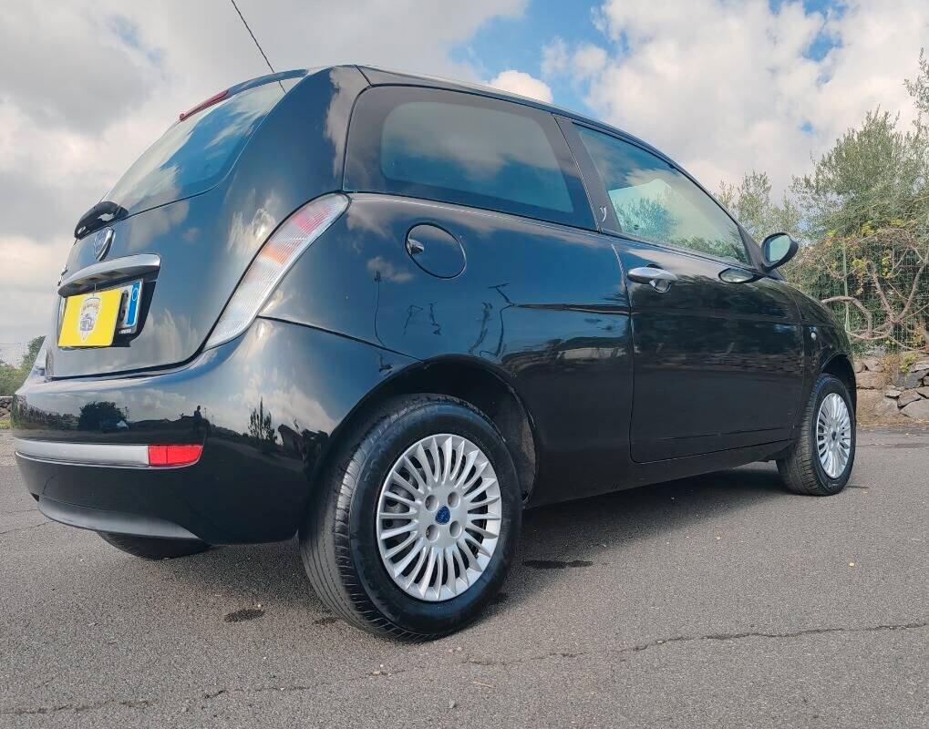 Lancia Ypsilon 1.2 Argento